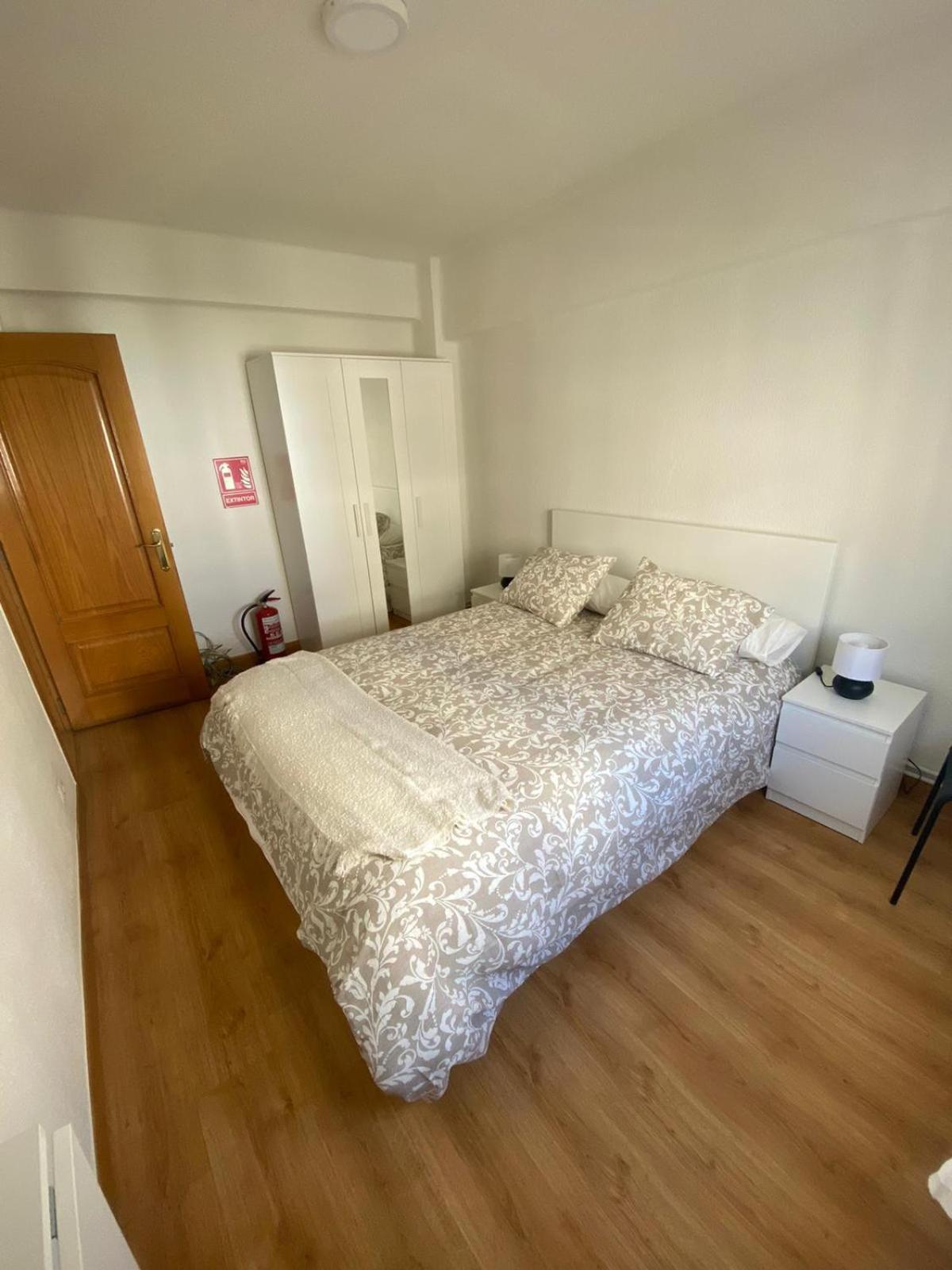 Apartamento En El Centro - Cercano A La Playa Apartment Santander Bagian luar foto